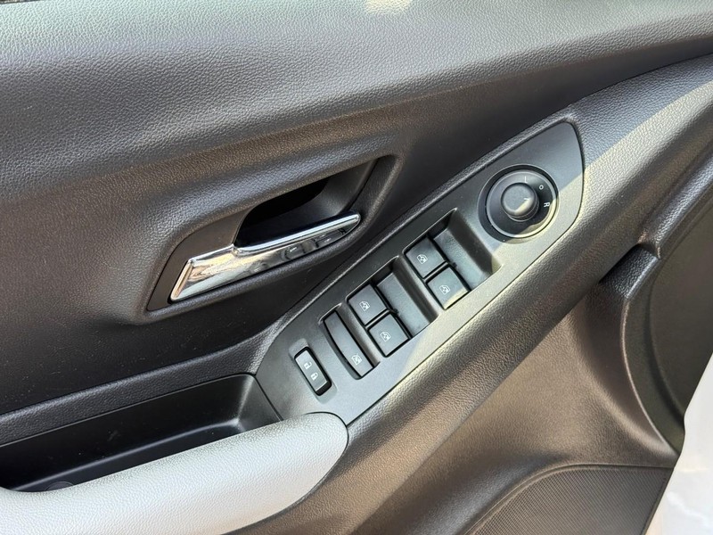 Chevrolet Trax Vehicle Full-screen Gallery Image 15