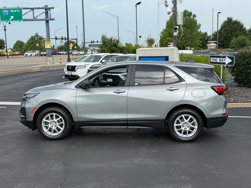 Chevrolet Equinox Vehicle Full-screen Gallery Image 2