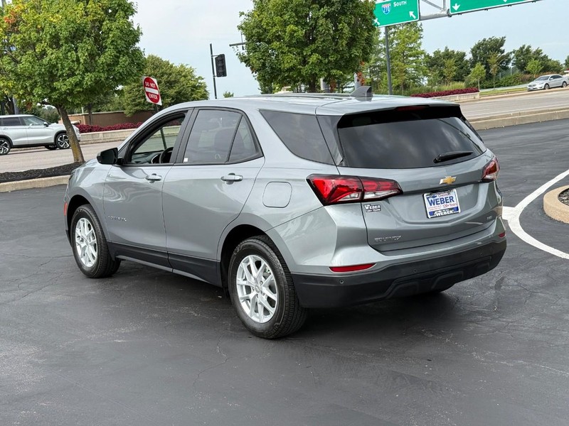Chevrolet Equinox Vehicle Full-screen Gallery Image 3