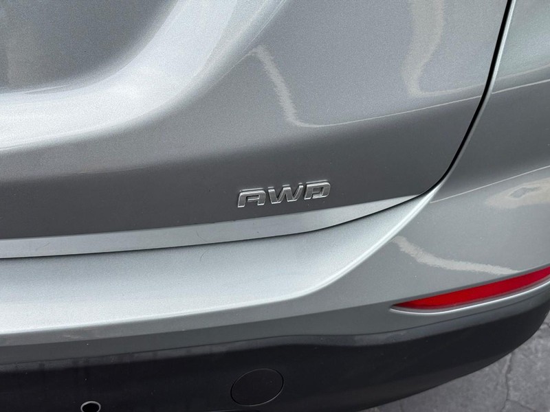 Chevrolet Equinox Vehicle Full-screen Gallery Image 5