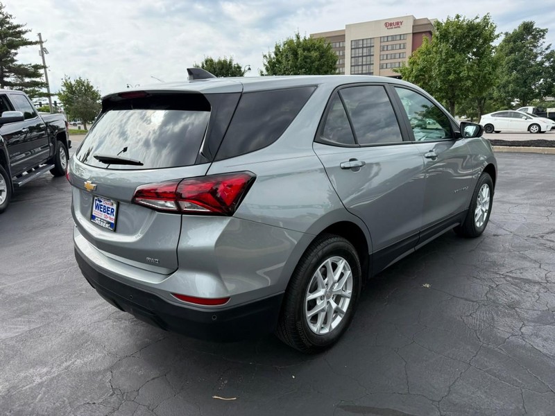 Chevrolet Equinox Vehicle Full-screen Gallery Image 8