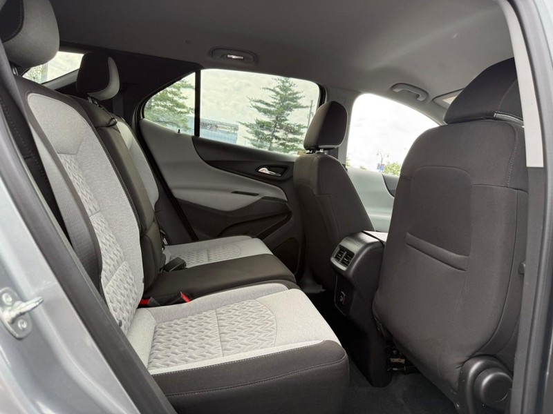 Chevrolet Equinox Vehicle Full-screen Gallery Image 11