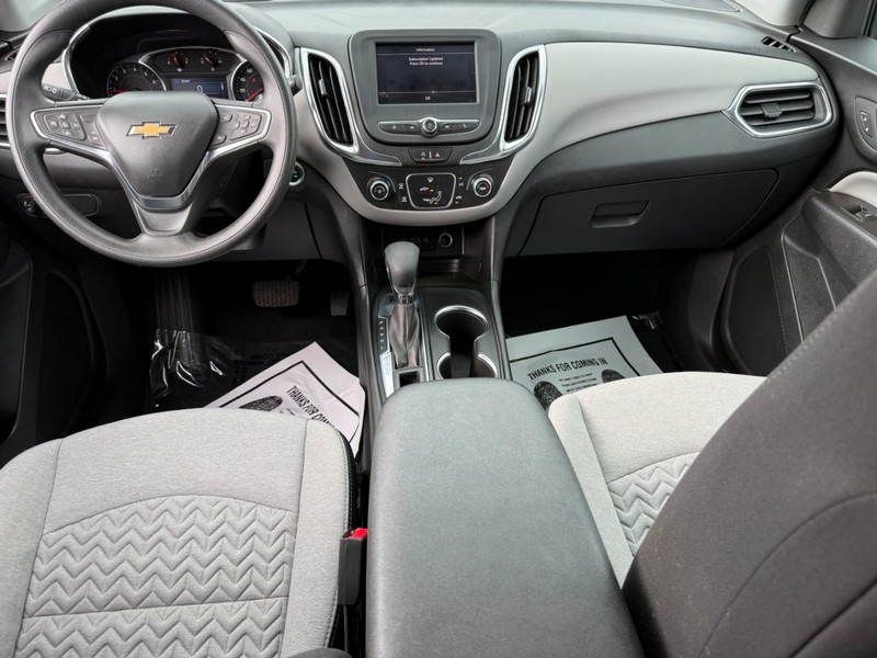 Chevrolet Equinox Vehicle Full-screen Gallery Image 12