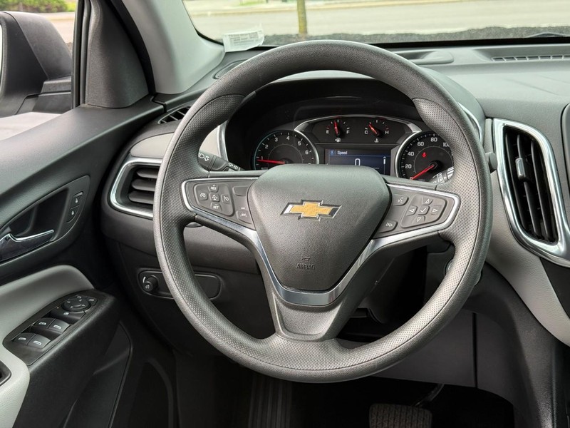 Chevrolet Equinox Vehicle Full-screen Gallery Image 13
