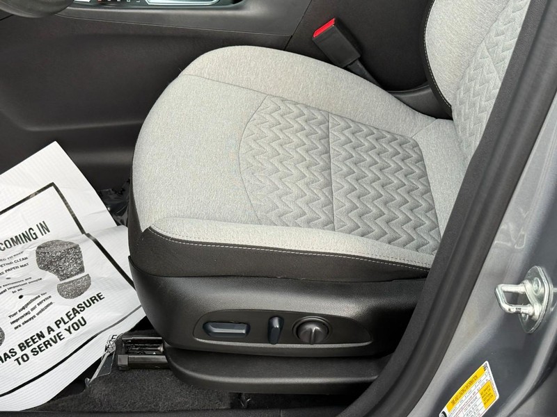 Chevrolet Equinox Vehicle Full-screen Gallery Image 17