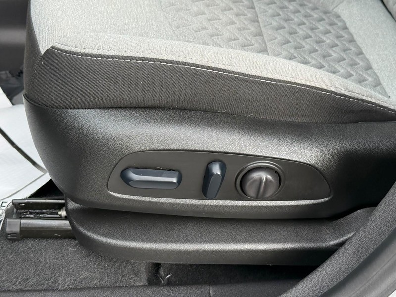 Chevrolet Equinox Vehicle Full-screen Gallery Image 18