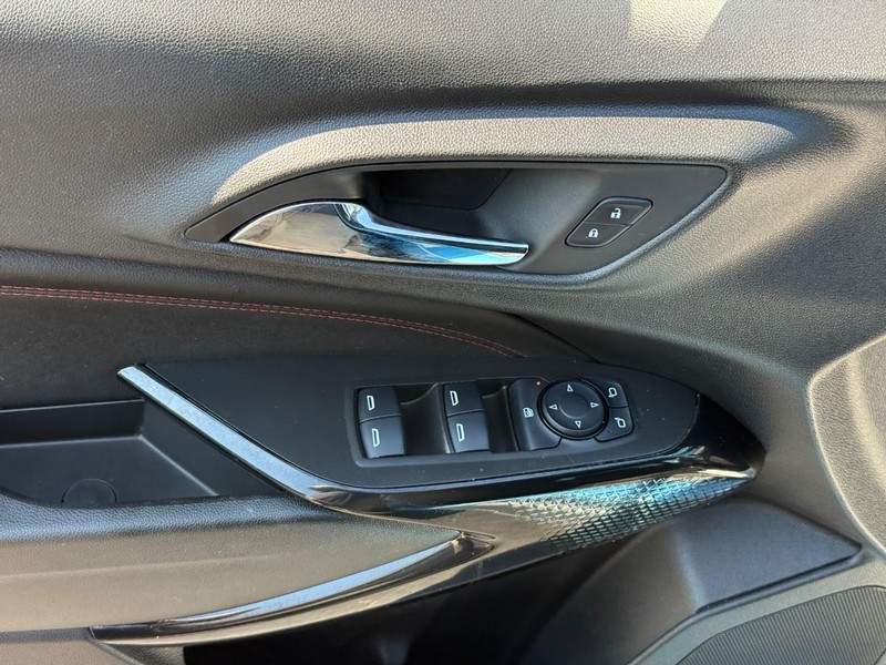 Chevrolet Trax Vehicle Full-screen Gallery Image 16