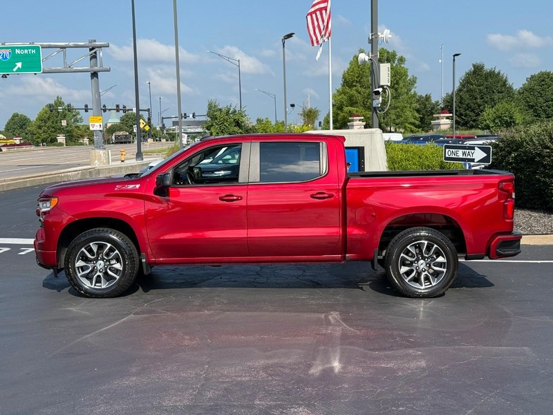 Chevrolet Silverado 1500 Vehicle Full-screen Gallery Image 2