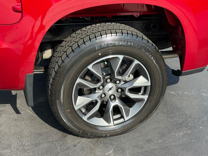 Chevrolet Silverado 1500 Vehicle Full-screen Gallery Image 4