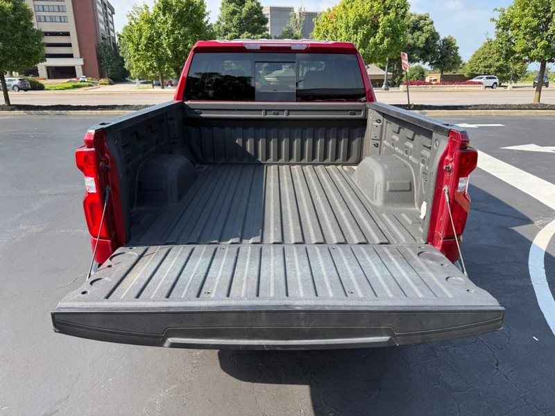 Chevrolet Silverado 1500 Vehicle Full-screen Gallery Image 6