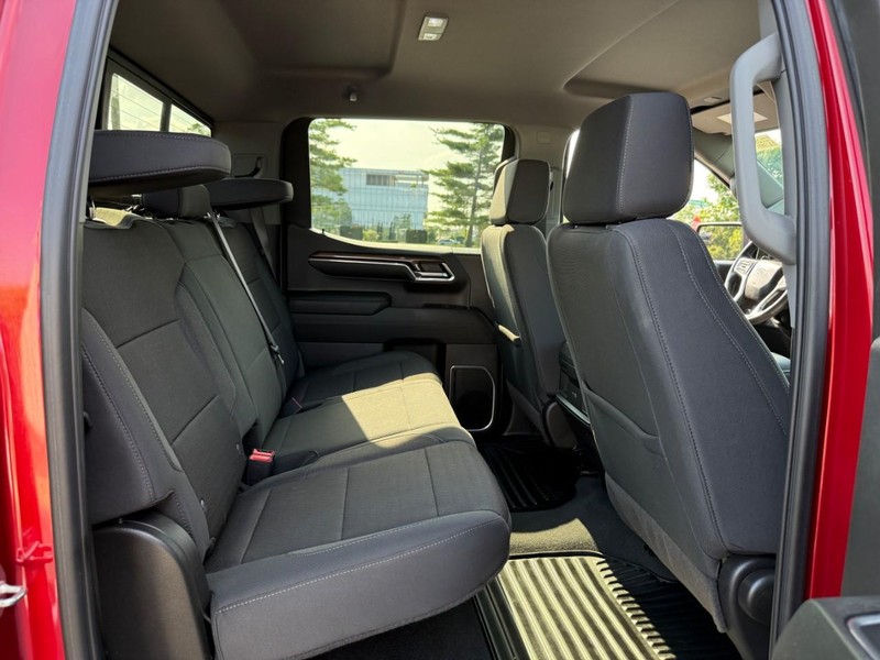 Chevrolet Silverado 1500 Vehicle Full-screen Gallery Image 11