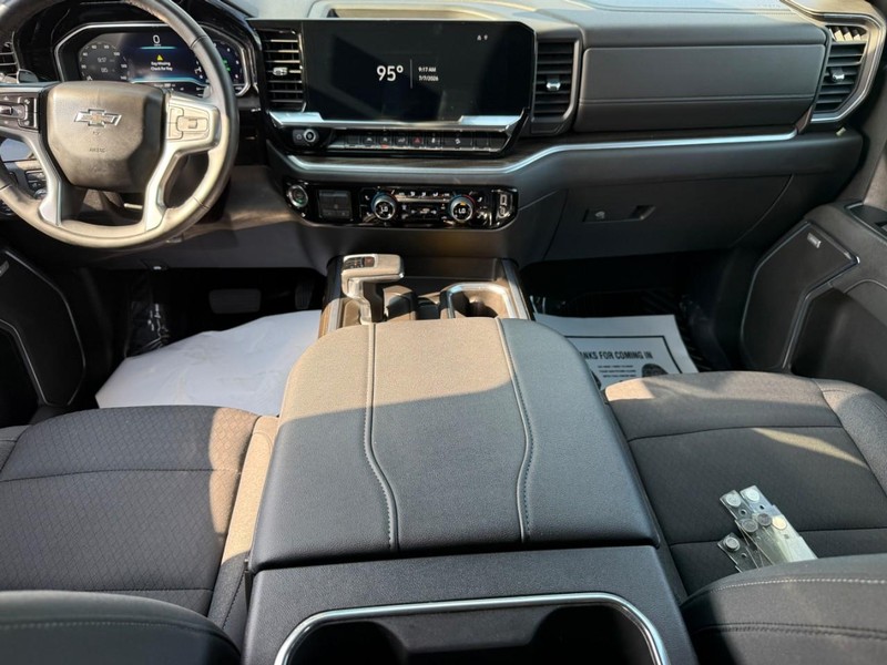 Chevrolet Silverado 1500 Vehicle Full-screen Gallery Image 12