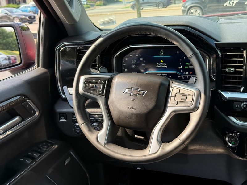 Chevrolet Silverado 1500 Vehicle Full-screen Gallery Image 13