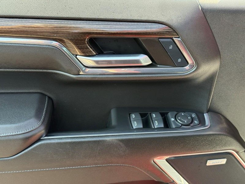 Chevrolet Silverado 1500 Vehicle Full-screen Gallery Image 16