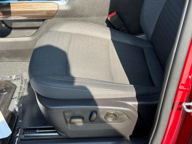 Chevrolet Silverado 1500 Vehicle Full-screen Gallery Image 17