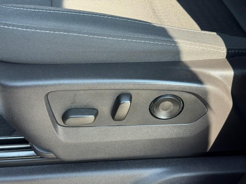 Chevrolet Silverado 1500 Vehicle Full-screen Gallery Image 18