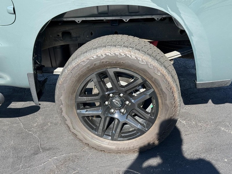 Chevrolet Silverado 1500 Vehicle Full-screen Gallery Image 4