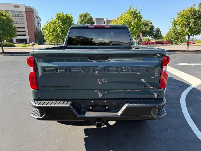 Chevrolet Silverado 1500 Vehicle Full-screen Gallery Image 7