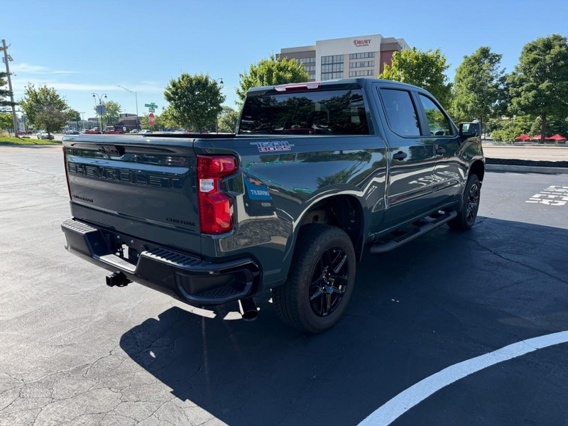 Chevrolet Silverado 1500 Vehicle Full-screen Gallery Image 8
