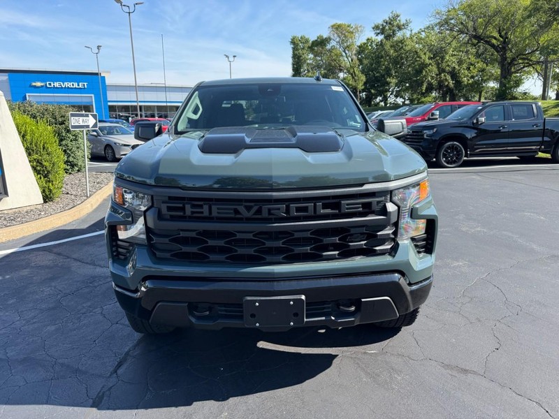 Chevrolet Silverado 1500 Vehicle Full-screen Gallery Image 10