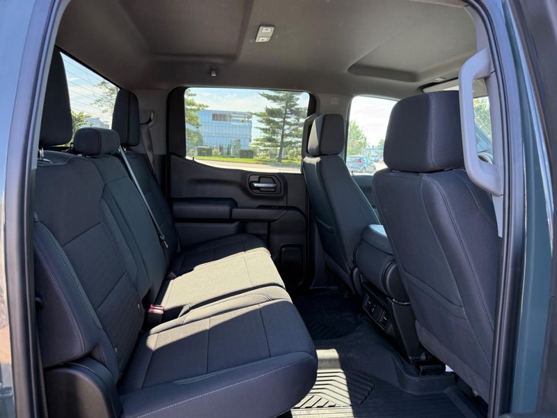 Chevrolet Silverado 1500 Vehicle Full-screen Gallery Image 11