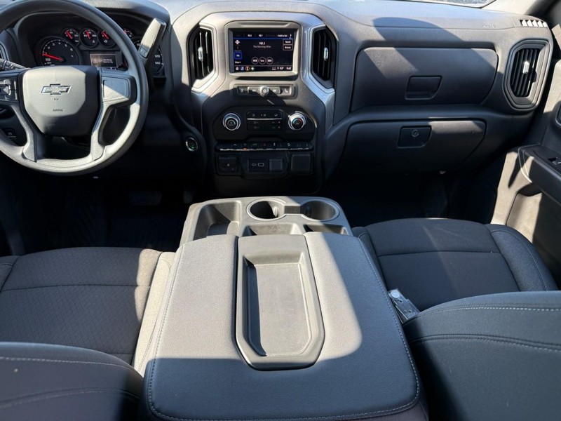Chevrolet Silverado 1500 Vehicle Full-screen Gallery Image 12