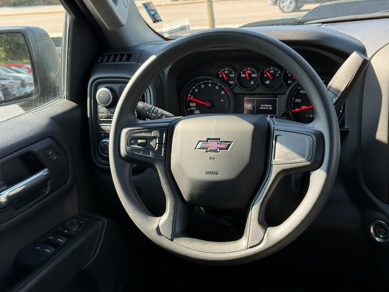Chevrolet Silverado 1500 Vehicle Full-screen Gallery Image 13