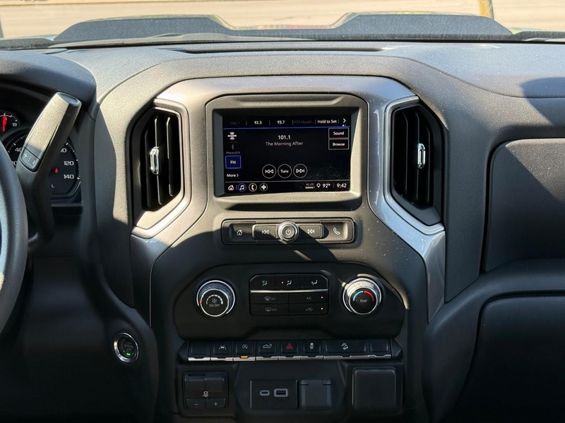Chevrolet Silverado 1500 Vehicle Full-screen Gallery Image 14
