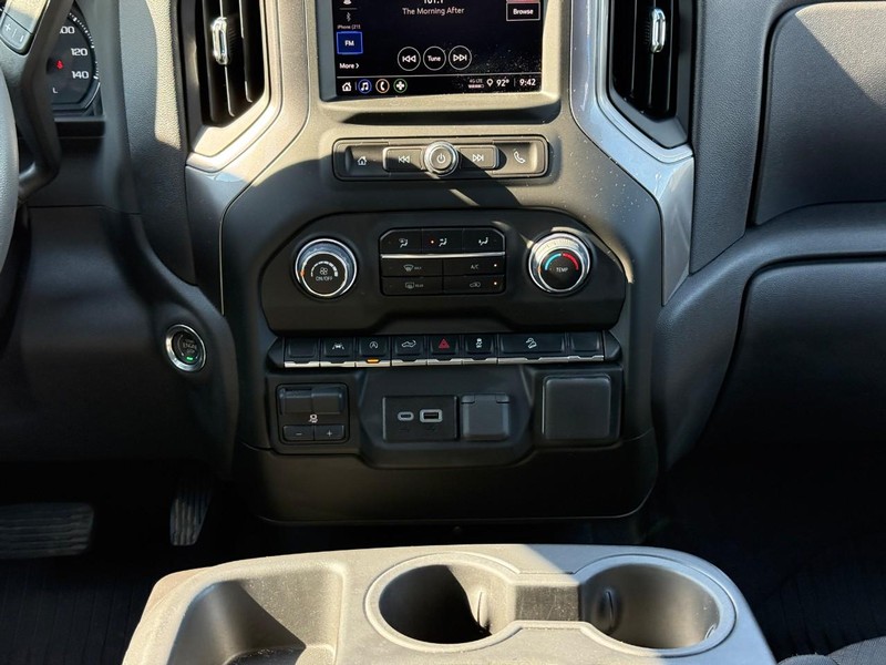 Chevrolet Silverado 1500 Vehicle Full-screen Gallery Image 15
