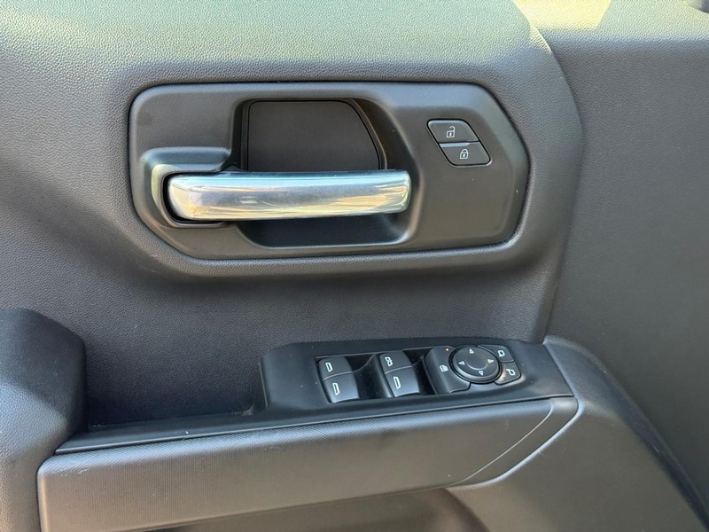 Chevrolet Silverado 1500 Vehicle Full-screen Gallery Image 16