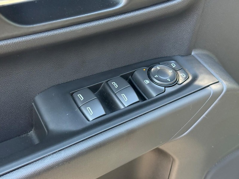 Chevrolet Silverado 1500 Vehicle Full-screen Gallery Image 17
