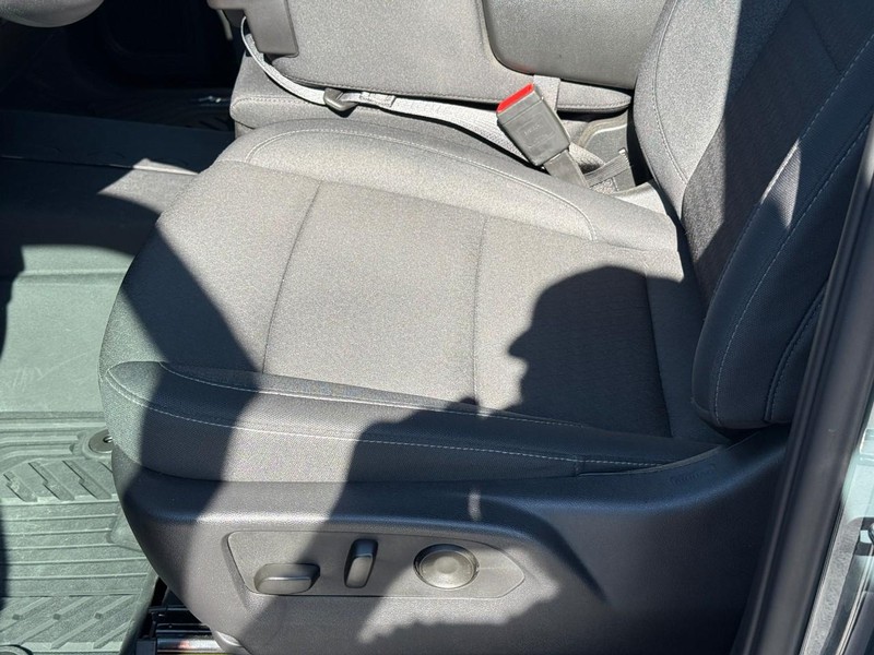 Chevrolet Silverado 1500 Vehicle Full-screen Gallery Image 18