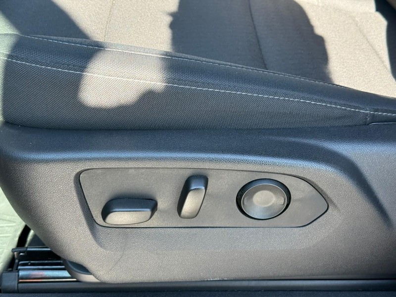 Chevrolet Silverado 1500 Vehicle Full-screen Gallery Image 19