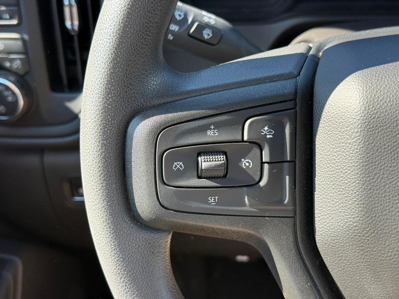 Chevrolet Silverado 1500 Vehicle Full-screen Gallery Image 20