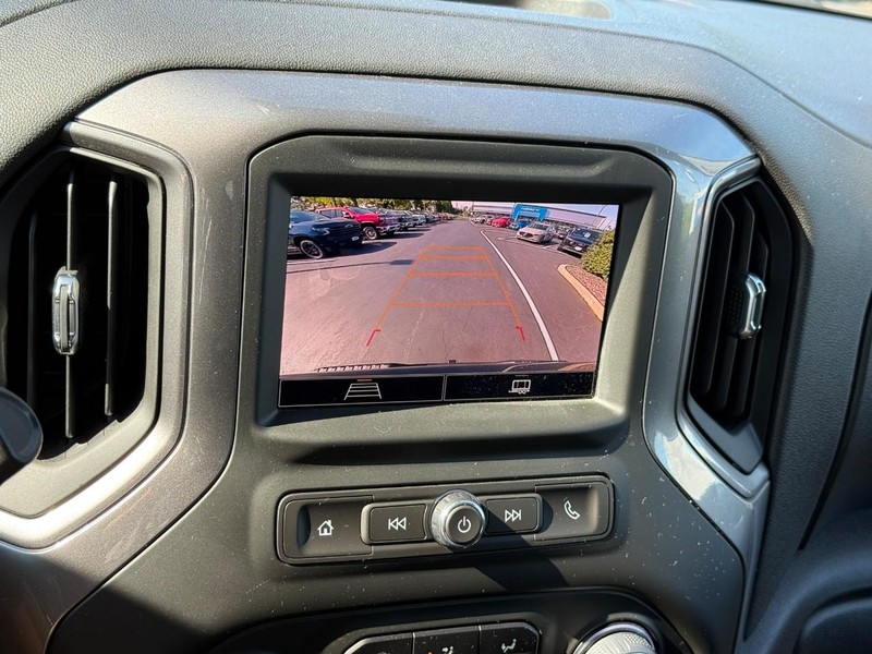 Chevrolet Silverado 1500 Vehicle Full-screen Gallery Image 23