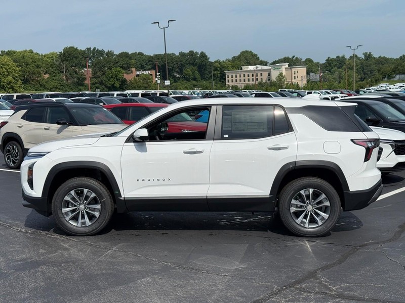 Chevrolet Equinox Vehicle Full-screen Gallery Image 2