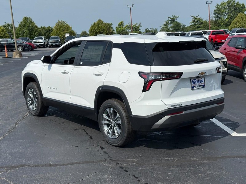 Chevrolet Equinox Vehicle Full-screen Gallery Image 3