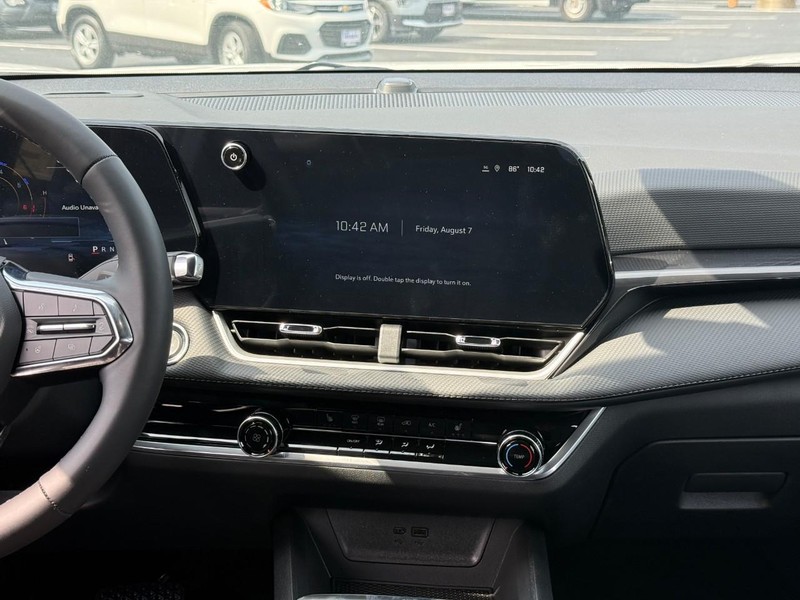 Chevrolet Equinox Vehicle Full-screen Gallery Image 8