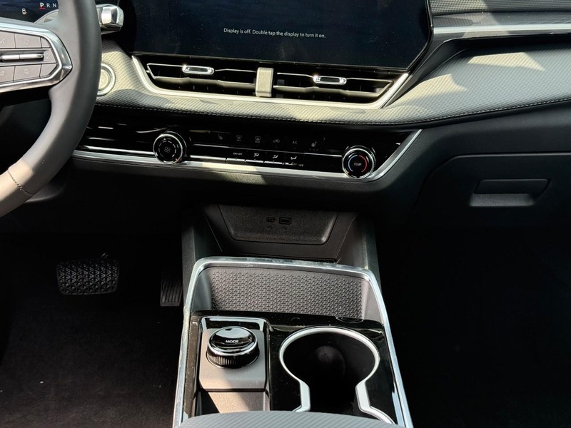 Chevrolet Equinox Vehicle Full-screen Gallery Image 9