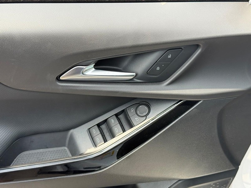 Chevrolet Equinox Vehicle Full-screen Gallery Image 10
