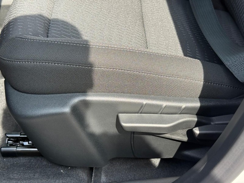 Chevrolet Equinox Vehicle Full-screen Gallery Image 12