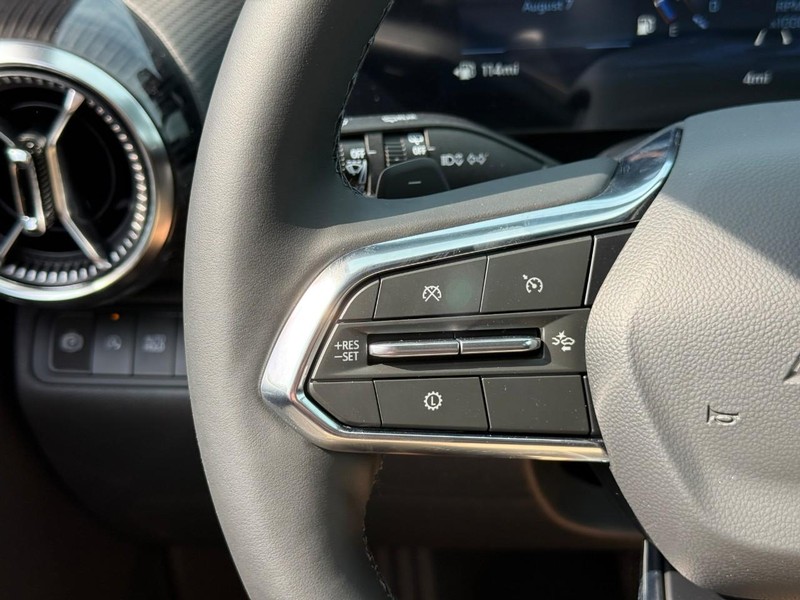 Chevrolet Equinox Vehicle Full-screen Gallery Image 13