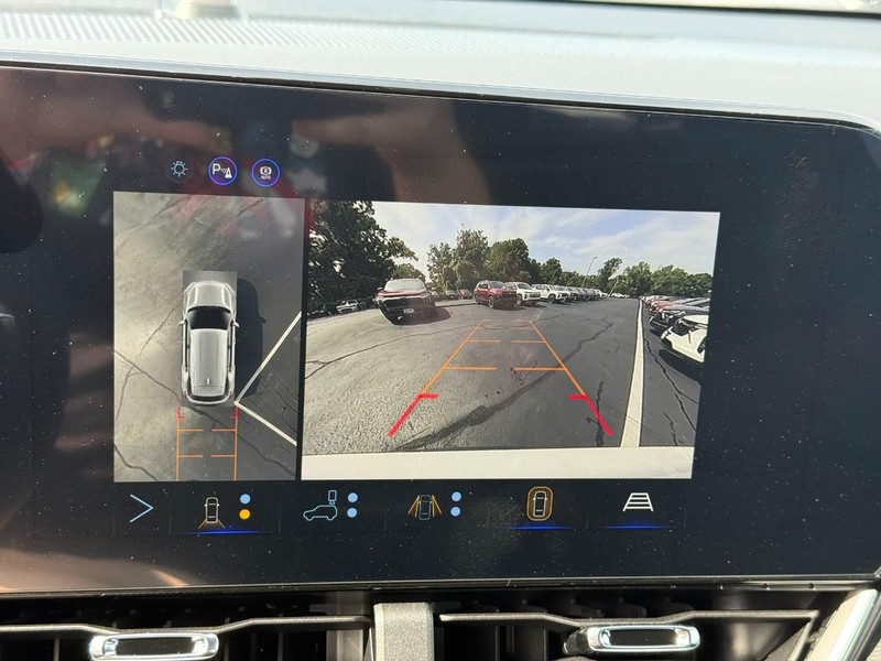 Chevrolet Equinox Vehicle Full-screen Gallery Image 16
