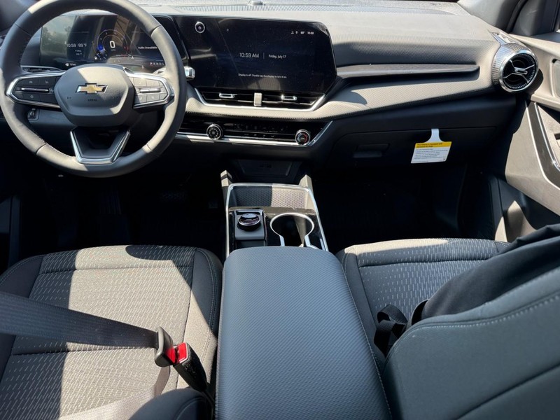Chevrolet Equinox Vehicle Full-screen Gallery Image 6