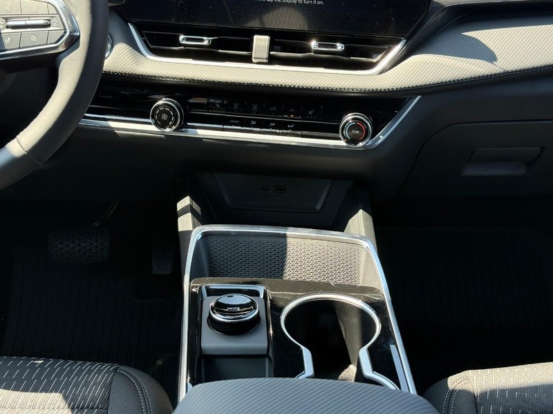 Chevrolet Equinox Vehicle Full-screen Gallery Image 9