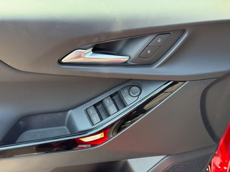 Chevrolet Equinox Vehicle Full-screen Gallery Image 10