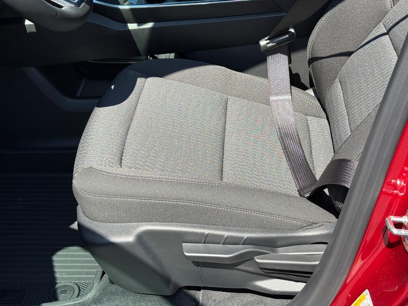 Chevrolet Equinox Vehicle Full-screen Gallery Image 11