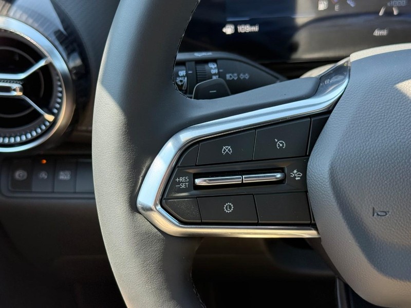 Chevrolet Equinox Vehicle Full-screen Gallery Image 12