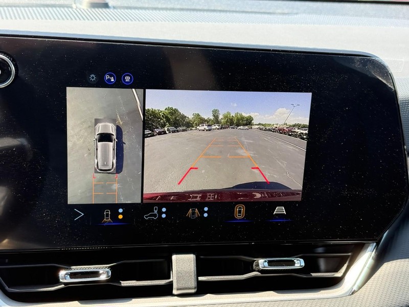 Chevrolet Equinox Vehicle Full-screen Gallery Image 15