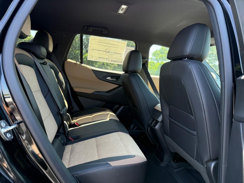 Chevrolet Equinox Vehicle Full-screen Gallery Image 5
